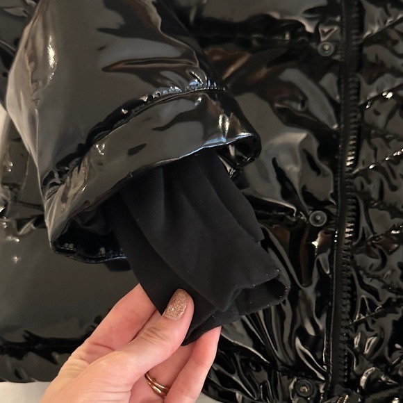 The Super Puff Aritzia Jacket - Picture 3 of 5